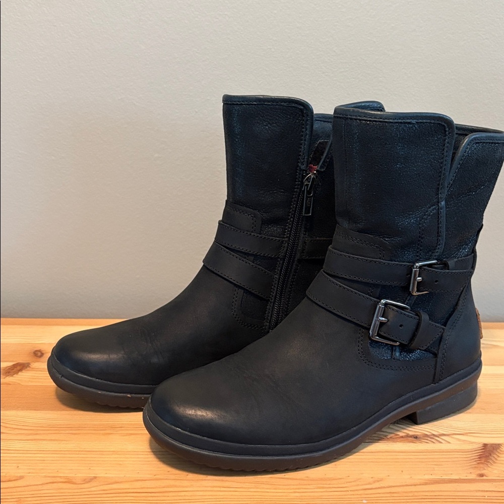 UGG Simmons leather/suede Moto Boot, size 7.5